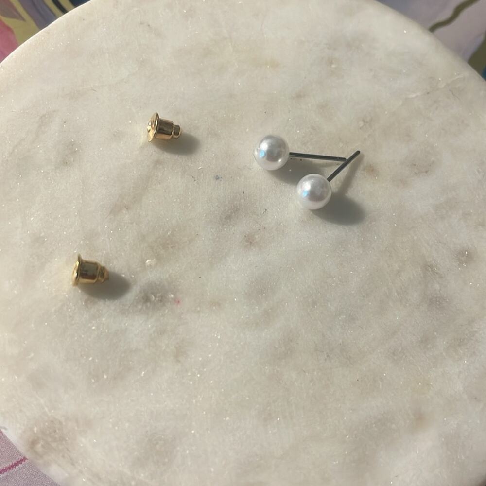 stud earrings - Picture 2 of 4